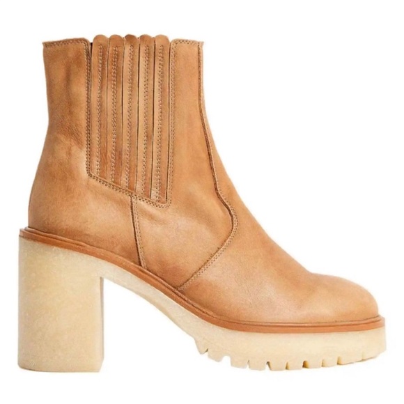 👢 FREE PEOPLE James Chelsea Boots Tan | Chic Leather Ankle Boots - Picture 1 of 13